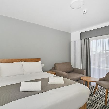 Best Western Greater London Илфорд Экстерьер фото